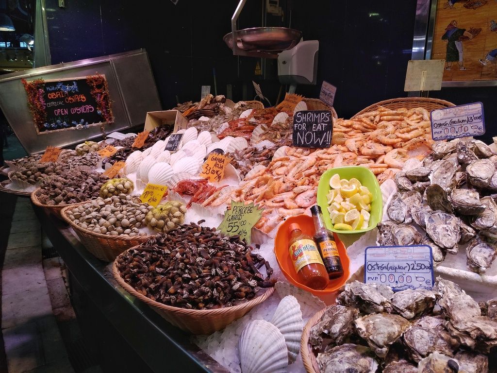 Морепродукты на рынке Бокерия