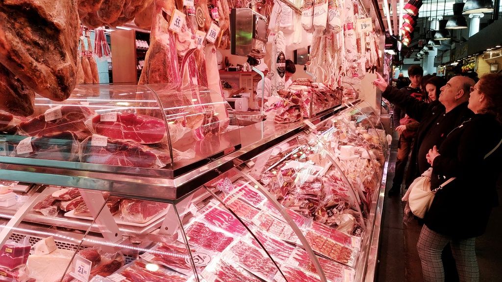 Мясо на рынке Бокерия