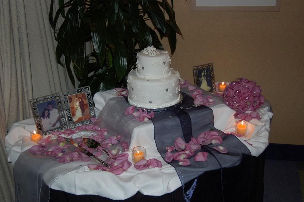 table for wedding cake