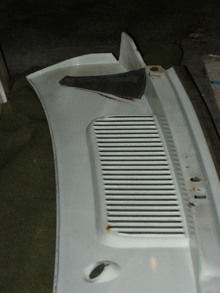 Wedgeshaped Cowl vent panel seals Team Camaro Tech