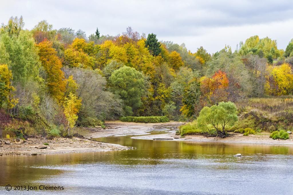 IMAGE: http://i193.photobucket.com/albums/z211/jon1937/Russia/River1.jpg