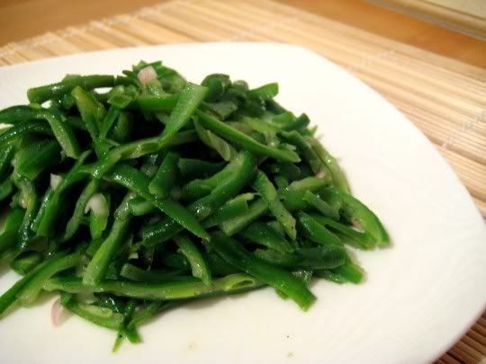 Haricots Verts with Champagne-Shallot Vinaigrette