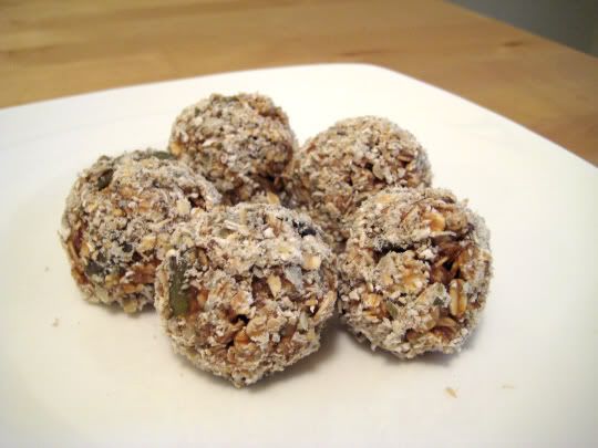 No-Bake Almond-Oat Energy Bites