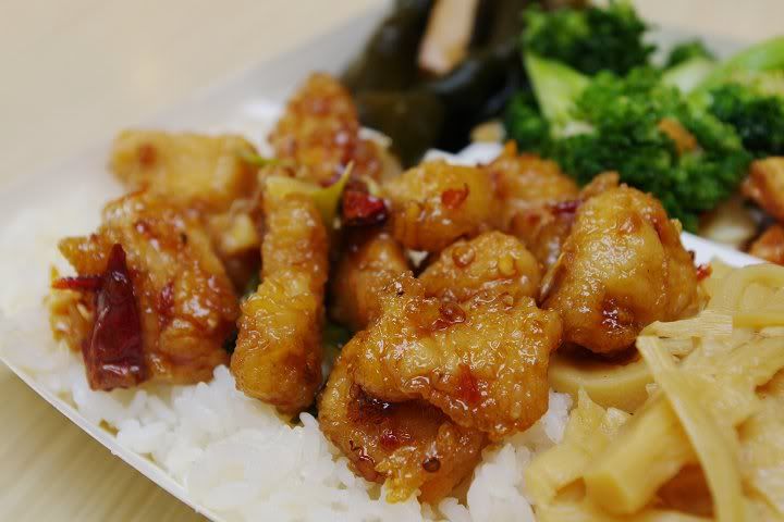 建發中式便當專賣店 ・生產路花海