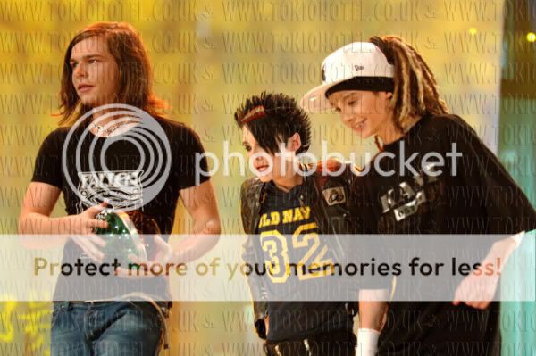 http://i193.photobucket.com/albums/z193/MoncaKaulitz5/Comet%20Awards%202005/28.jpg