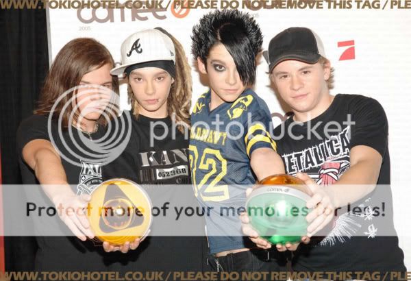 http://i193.photobucket.com/albums/z193/MoncaKaulitz5/Comet%20Awards%202005/30.jpg