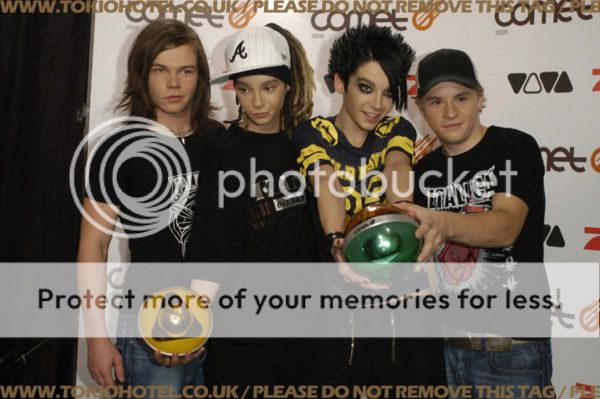 http://i193.photobucket.com/albums/z193/MoncaKaulitz5/Comet%20Awards%202005/32.jpg