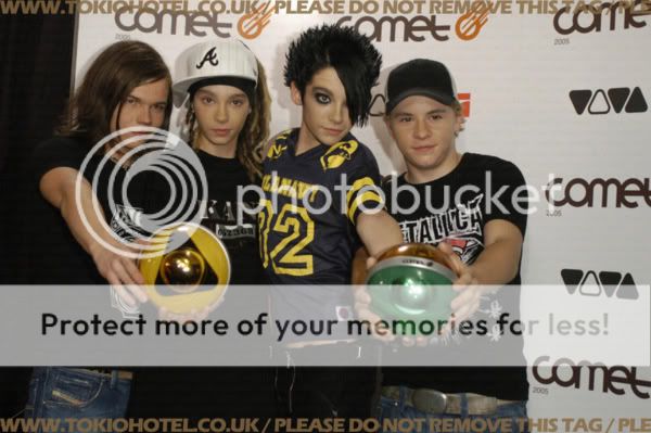 http://i193.photobucket.com/albums/z193/MoncaKaulitz5/Comet%20Awards%202005/33.jpg