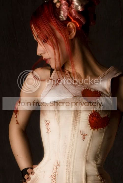https://i193.photobucket.com/albums/z210/Vygintas/EmilieAutumn.jpg
