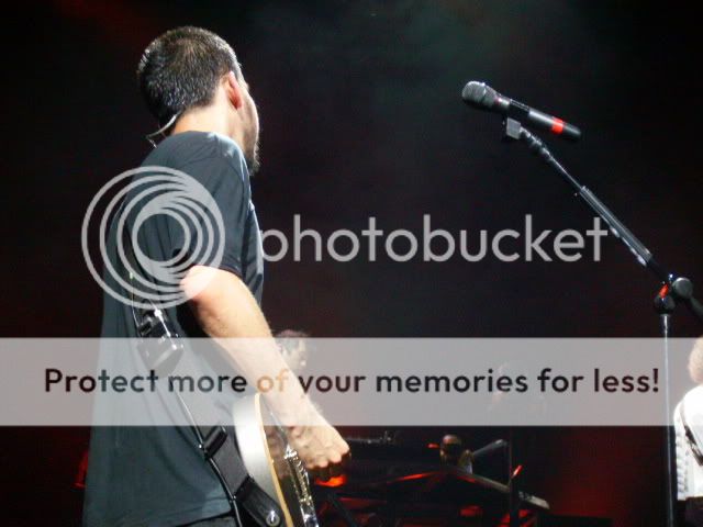 http://i193.photobucket.com/albums/z258/RipTaylorJudgesYou/Linkin%20Park/LPMikeside.jpg